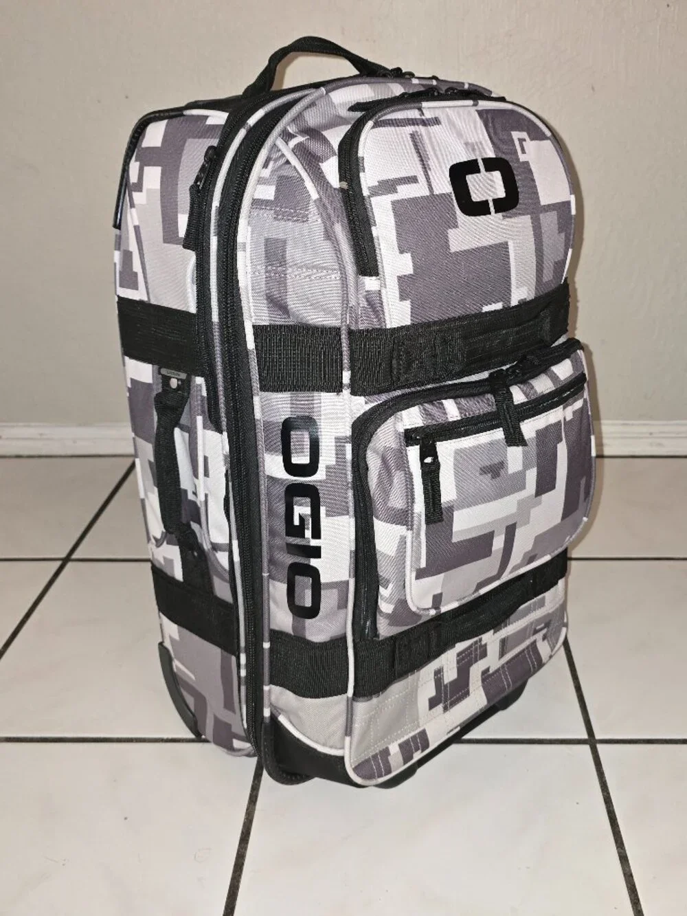 Ogio Layover Travel Cyber Camo 22